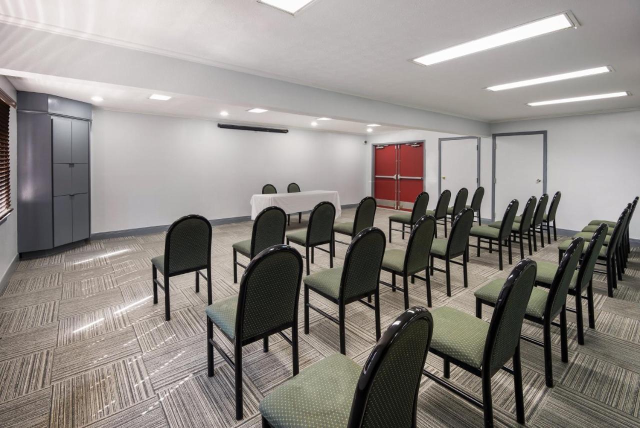 Red Roof Inn & Suites Lexington - Hamburg Екстер'єр фото