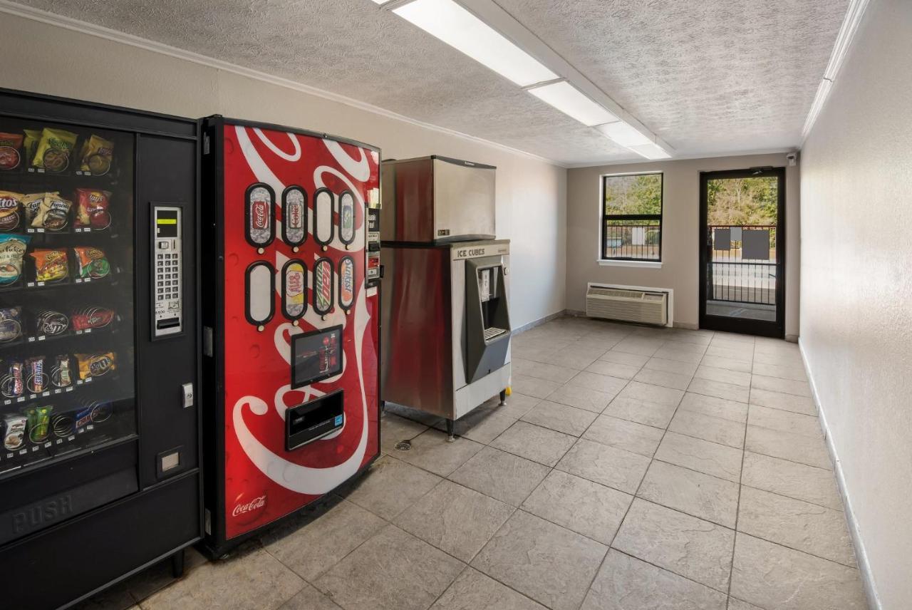 Red Roof Inn & Suites Lexington - Hamburg Екстер'єр фото
