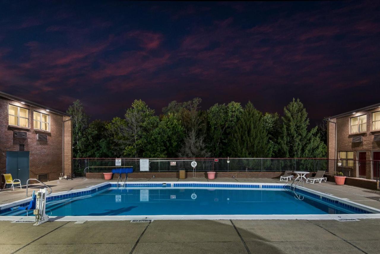 Red Roof Inn & Suites Lexington - Hamburg Екстер'єр фото